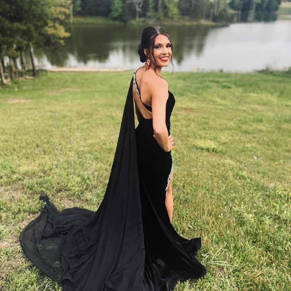 Prom dress - Picture 2 of 5